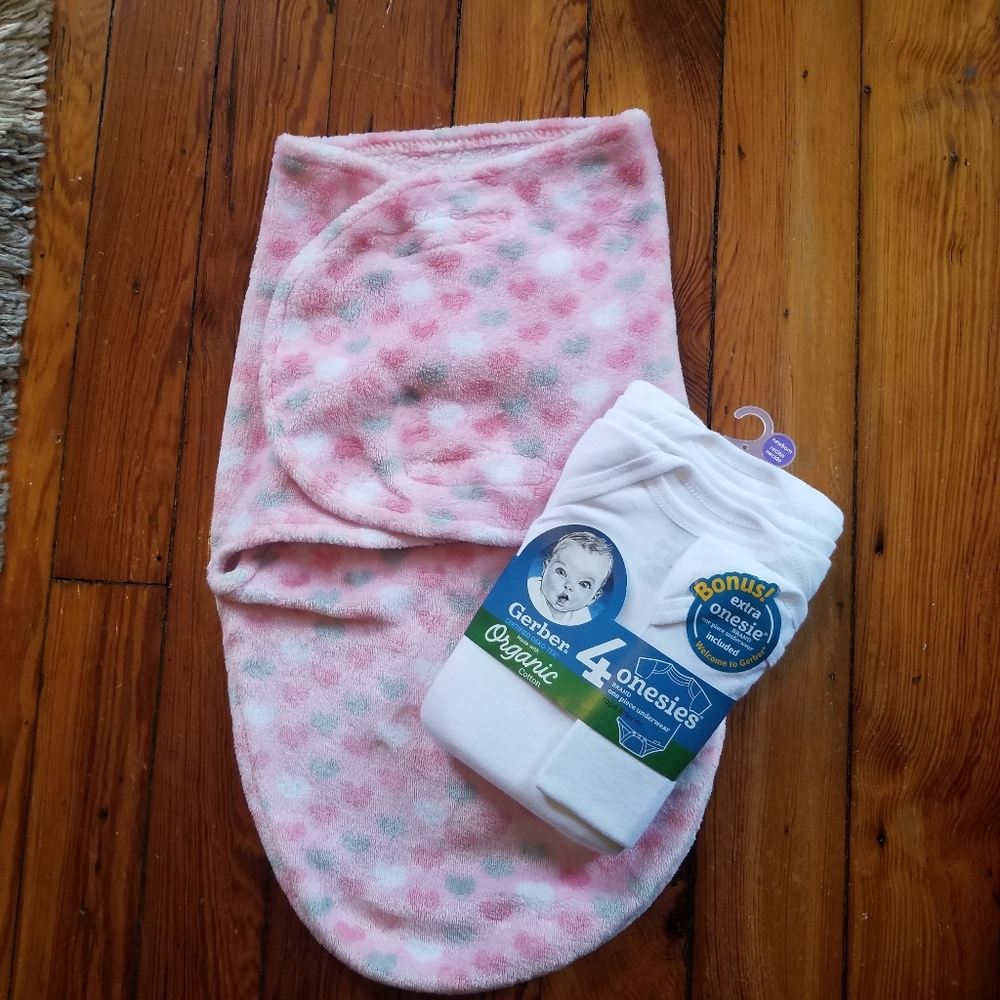 Gerber Baby Girls BUNDLE 5 pk Organic Cotton Onesies & Swaddle‎ Pouch NB